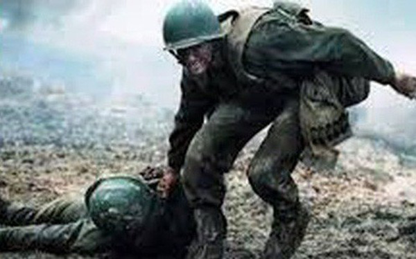 Bị chiến hữu nổ súng định trừ khử, người lính giữ im lặng, 30 năm sau mới tiết lộ sự thật không ngờ